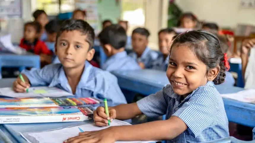 இந்தியாவில் மூடப்படும் பள்ளிகள் குறித்த அறிக்கை