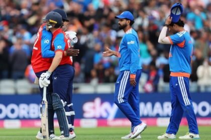 நாட்டிங்ஹாமில் நடைபெற்ற டி20 போட்டியில் இந்திய அணி வீரர்கள்