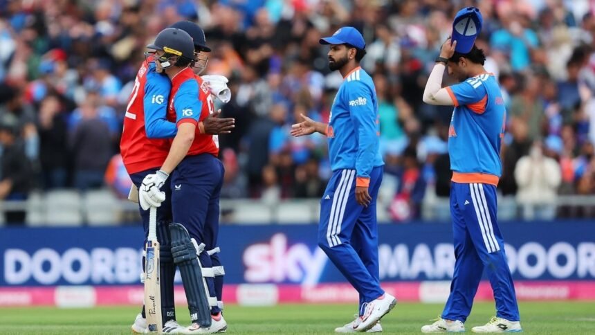 நாட்டிங்ஹாமில் நடைபெற்ற டி20 போட்டியில் இந்திய அணி வீரர்கள்