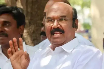 முன்னாள் அமைச்சர் ஜெயக்குமார் செய்தியாளர்களை சந்திக்கும் காட்சி