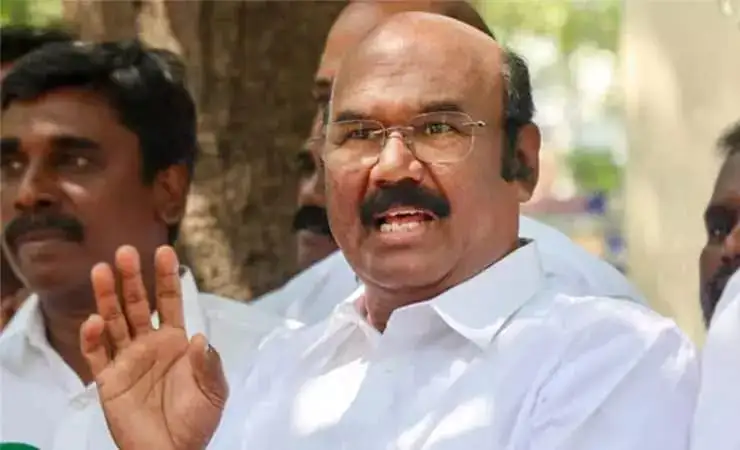 முன்னாள் அமைச்சர் ஜெயக்குமார் செய்தியாளர்களை சந்திக்கும் காட்சி