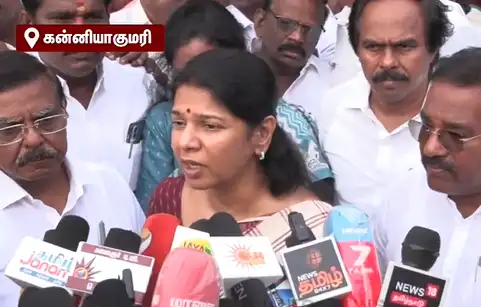 திமுக துணைப் பொதுச்செயலாளர் கனிமொழி செய்தியாளர்களிடம் பேசுகிறார்