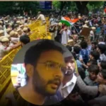 கரப்பான் பூச்சி கட்சி செயற்பாட்டாளர்கள் போராட்டத்தில் ஈடுபட்டிருக்கும் காட்சி