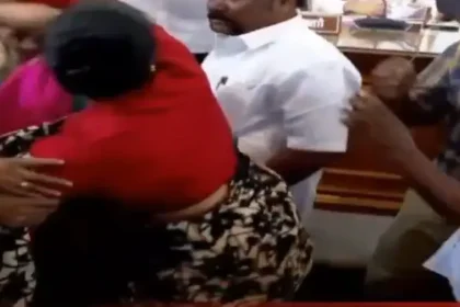 கோவை மாநகராட்சி கூட்டத்தில் திமுக மற்றும் காங்கிரஸ் கவுன்சிலர்களுக்கு இடையே வாக்குவாதம்