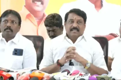 கோயம்புத்தூர் அரசு மருத்துவமனையின் அவசர சிகிச்சைப் பிரிவில் எலிகள் நடமாட்டம் குறித்து பாஜக மாநில தலைவர் நயினார் நாகேந்திரன் கண்டனம் தெரிவிக்கும் காட்சி