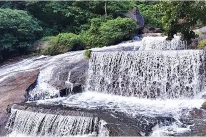 கோவை குற்றாலம் அருவி