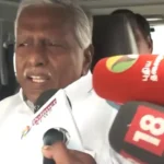 அதிமுக துணைப் பொதுச்செயலாளர் கே.பி.முனுசாமி செய்தியாளர்களிடம் பேசுகிறார்