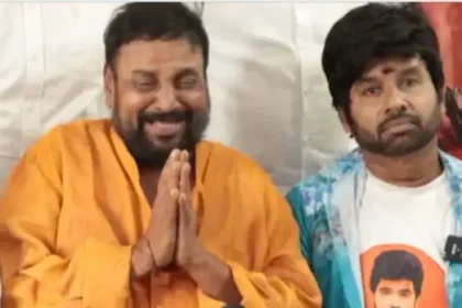 நடிகர் பாவா லட்சுமணன் லெஜண்ட் சரவணன் வழங்கிய உதவியைப் பெற்றுக்கொண்டு நன்றி தெரிவிக்கிறார்