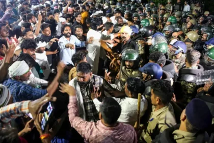 மத்தியப்பிரதேசத்தில் போராட்டத்தில் ஈடுபட்ட விவசாயிகள்