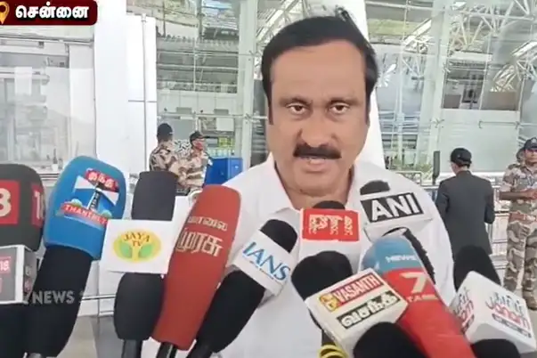 பாமக தலைவர் அன்புமணி ராமதாஸ் செய்தியாளர்களை சந்திக்கும் காட்சி