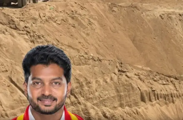 கனிம வளத்துறை அமைச்சர் டி.கே. பிரபு உத்தரவு பிறப்பிக்கும் காட்சி
