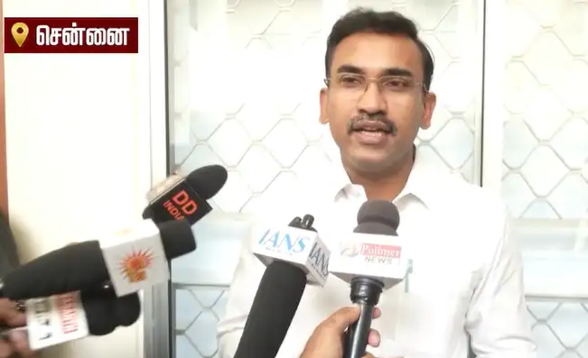 அமைச்சர் அருண்ராஜ் செய்தியாளர்களிடம் பேசுகிறார்