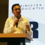 அமைச்சர் அருண்ராஜ் புத்தகம் வெளியிடும் காட்சி