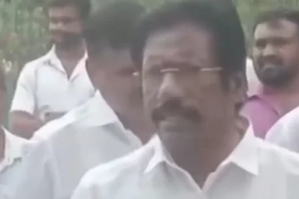 அமைச்சர் டி.கே. பிரபுவின் தந்தை அரசு அதிகாரிகளுடன் ஆய்வு செய்கிறார்