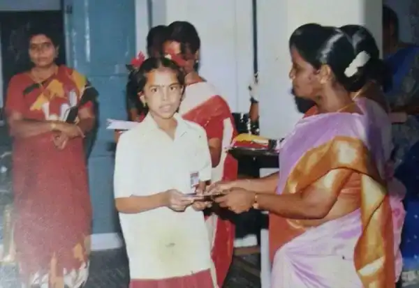 அமைச்சர் கீர்த்தனா தனது பள்ளி கால புகைப்படத்துடன்