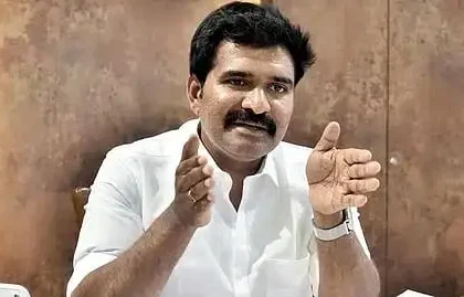 அமைச்சர் நிர்மல்குமார் பேட்டி அளிக்கும் காட்சி