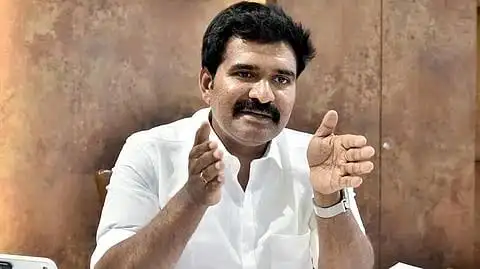 அமைச்சர் நிர்மல்குமார் பேட்டி அளிக்கும் காட்சி