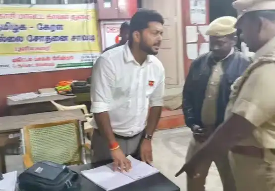 தமிழக கனிமவளத்துறை அமைச்சர் டி.கே. பிரபு