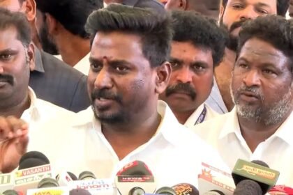 அமைச்சர் ராஜ்மோகன் செய்தியாளர்களைச் சந்தித்துப் பேசுகிறார்