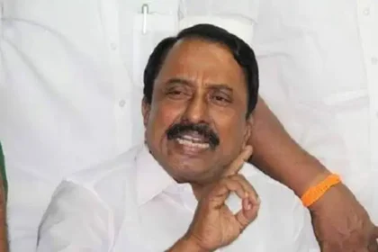 பள்ளிக்கல்வித்துறை அமைச்சர் செங்கோட்டையன் செய்தியாளர்களை சந்திக்கும் காட்சி