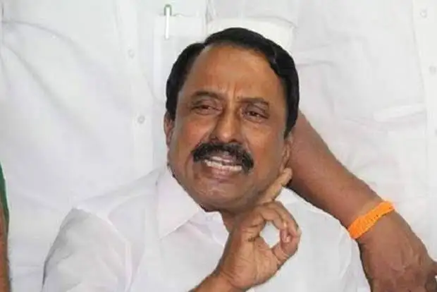 பள்ளிக்கல்வித்துறை அமைச்சர் செங்கோட்டையன் செய்தியாளர்களை சந்திக்கும் காட்சி