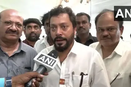 மீன்வளத்துறை அமைச்சர் ஸ்ரீநாத் பேட்டி அளிக்கும் காட்சி