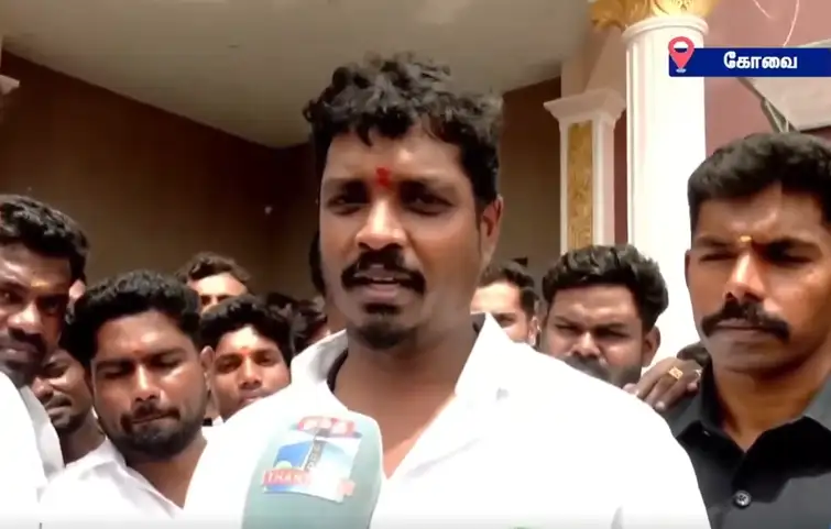 அமைச்சர் விக்னேஷ் செய்தியாளர்களிடம் பேசுகிறார்