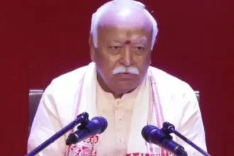 ஆர்.எஸ்.எஸ். தலைவர் மோகன் பகவத் உரை நிகழ்த்துகிறார்