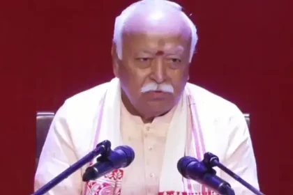 ஆர்.எஸ்.எஸ். தலைவர் மோகன் பகவத் உரை நிகழ்த்துகிறார்