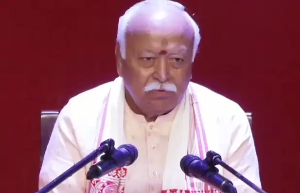 ஆர்.எஸ்.எஸ். தலைவர் மோகன் பகவத் உரை நிகழ்த்துகிறார்