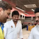 முதலமைச்சர் மு.க. ஸ்டாலின் எம்.எஸ். தோனிக்கு பிறந்தநாள் வாழ்த்து தெரிவிக்கும் புகைப்படம்