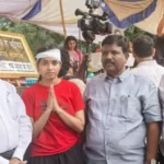 விடுதலைச் சிறுத்தைகள் கட்சி தலைவர் திருமாவளவன் மற்றும் தோழர் ரவிக்குமார் ஆகியோர் டெல்லியில் போராடும் மாணவர்களை சந்தித்து ஆறுதல் கூறுதல்