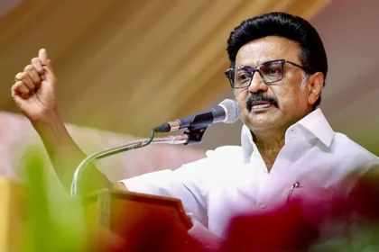 திமுக தலைவர் மு.க.ஸ்டாலின் நீட் தேர்வு குறித்து கருத்து தெரிவிக்கிறார்