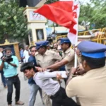 நீட் தேர்வை ரத்து செய்ய வலியுறுத்தி போராட்டத்தில் ஈடுபட்ட மாணவர்கள் மற்றும் இளைஞர் அமைப்பினர்