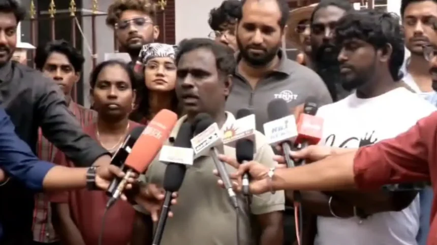 கரப்பான்பூச்சி ஜனதா கட்சி உறுப்பினர்கள் செய்தியாளர் சந்திப்பில் பங்கேற்பு