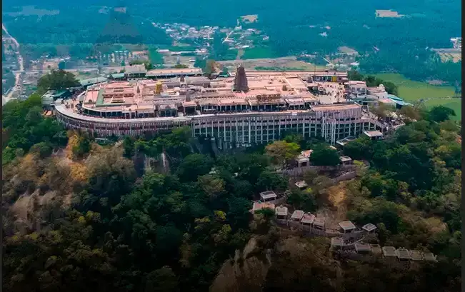பழனி ஆண்டவர் கோயில் மற்றும் அதன் சுற்றுப்புறம்