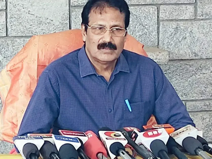புதிய தமிழகம் கட்சித் தலைவர் கிருஷ்ணசாமி பழனி கோயில் நில மோசடி குறித்துப் பேசுகிறார்