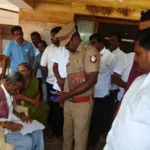செந்தில் பாலாஜி வீட்டில் போலீஸ் சம்மன் வழங்கப்படுகிறது