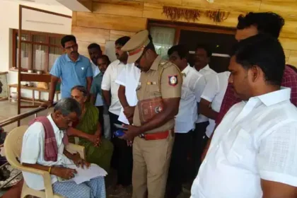 செந்தில் பாலாஜி வீட்டில் போலீஸ் சம்மன் வழங்கப்படுகிறது