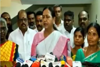 தேமுதிக பொதுச்செயலாளர் பிரேமலதா விஜயகாந்த் செய்தியாளர்களை சந்திக்கும் காட்சி