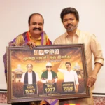 தமிழக முதல்வர் புரட்சித் தளபதிக்கு நினைவுப் பரிசு வழங்கும் புகழேந்தி
