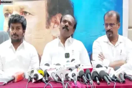 புரட்சி பாரதம் கட்சி தலைவர் பூவை ஜெகன்மூர்த்தி செய்தியாளர்களிடம் பேசுகிறார்
