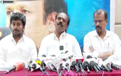புரட்சி பாரதம் கட்சி தலைவர் பூவை ஜெகன்மூர்த்தி செய்தியாளர்களிடம் பேசுகிறார்