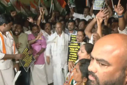 ராகுல் காந்தி கைது செய்யப்பட்டதை கண்டித்து சென்னையில் போராட்டத்தில் ஈடுபட்ட காங்கிரஸ் கட்சியினர்
