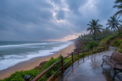 மழைக்காலத்தில் கடற்கரையில் பாதுகாப்பு எச்சரிக்கை பலகை