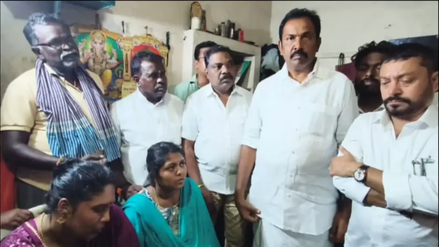 சபரி வர்மன் குடும்பத்தினர் நீதி கேட்டு போராட்டம்