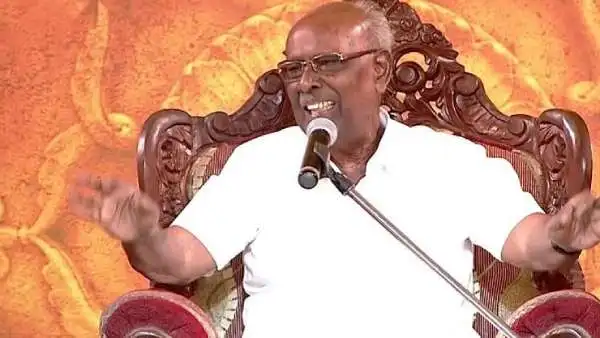 மூத்த தமிழறிஞர் சாலமன் பாப்பையா செய்தியாளர்களைச் சந்திக்கும் காட்சி