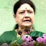 சசிகலா அரசியல் செயல்பாடுகளில் ஈடுபடும் காட்சி