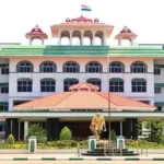 நீதிபதி விக்டோரியா கௌரி மதுரை உயர் நீதிமன்ற அமர்வில் அமர்ந்திருக்கும் காட்சி