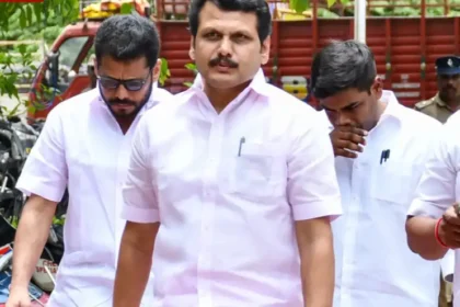 லஞ்ச ஒழிப்புத்துறை அலுவலகத்தில் விசாரணைக்காக அழைத்து வரப்படும் நபர்கள்